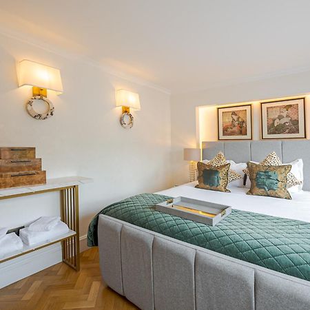 Modern 2Bd Apartment With Private Balcony Overlooking Harrods - Prime Location ลอนดอน ภายนอก รูปภาพ