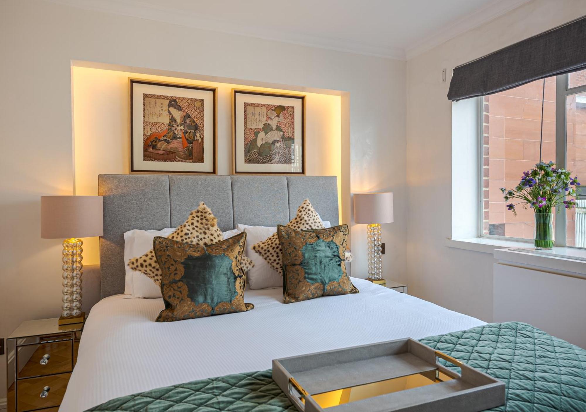 Modern 2Bd Apartment With Private Balcony Overlooking Harrods - Prime Location ลอนดอน ภายนอก รูปภาพ
