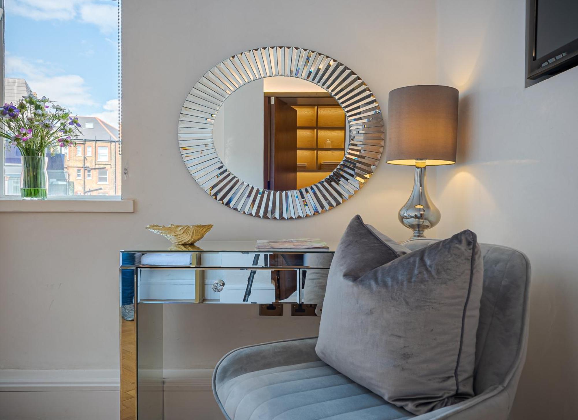 Modern 2Bd Apartment With Private Balcony Overlooking Harrods - Prime Location ลอนดอน ภายนอก รูปภาพ