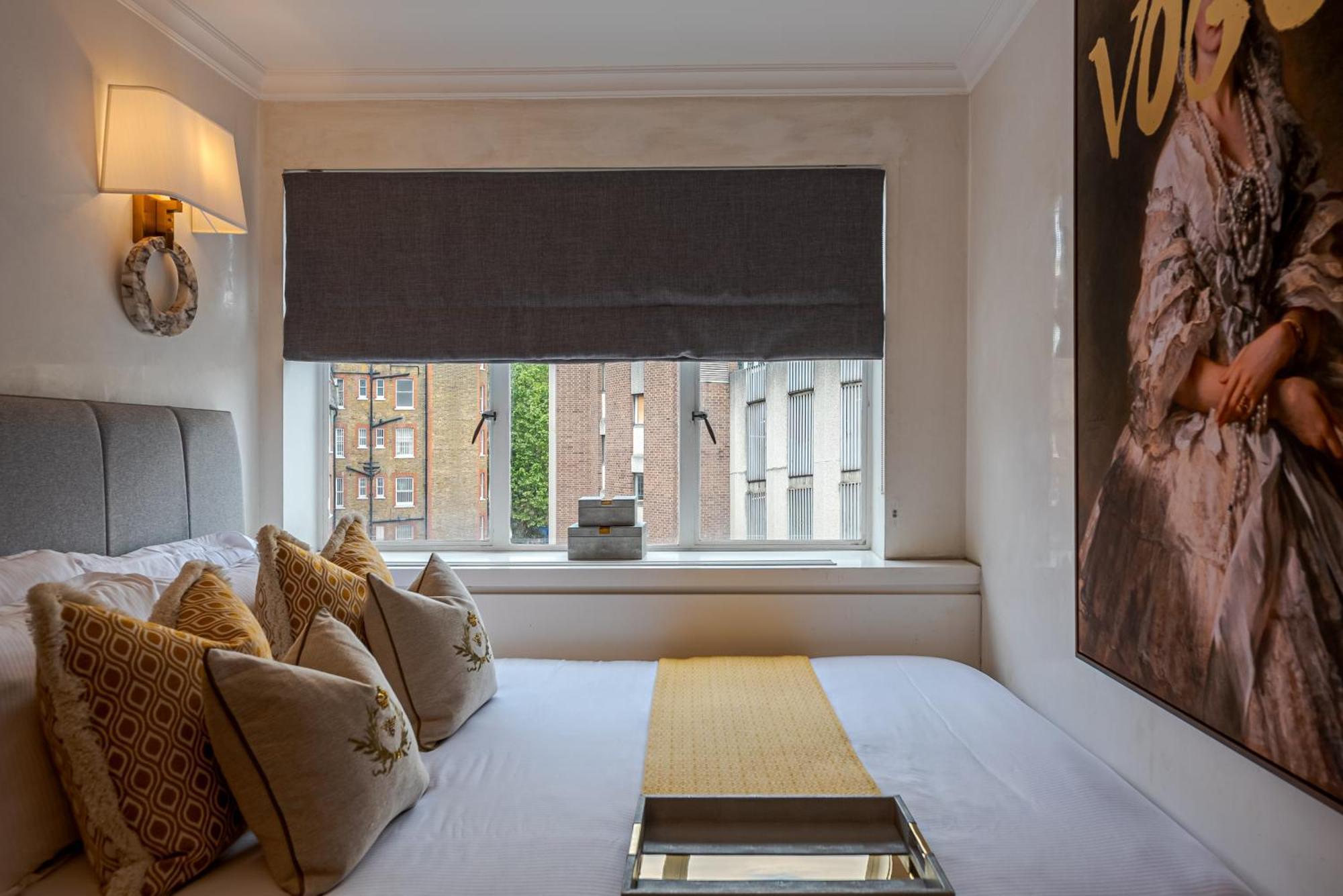 Modern 2Bd Apartment With Private Balcony Overlooking Harrods - Prime Location ลอนดอน ภายนอก รูปภาพ